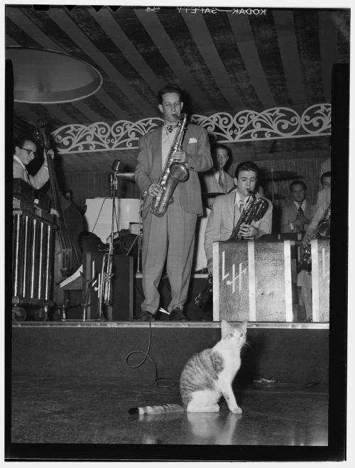 [Portrait of Sam Donahue and Hep, Aquarium, New York, N.Y., ca. Dec. 1946]