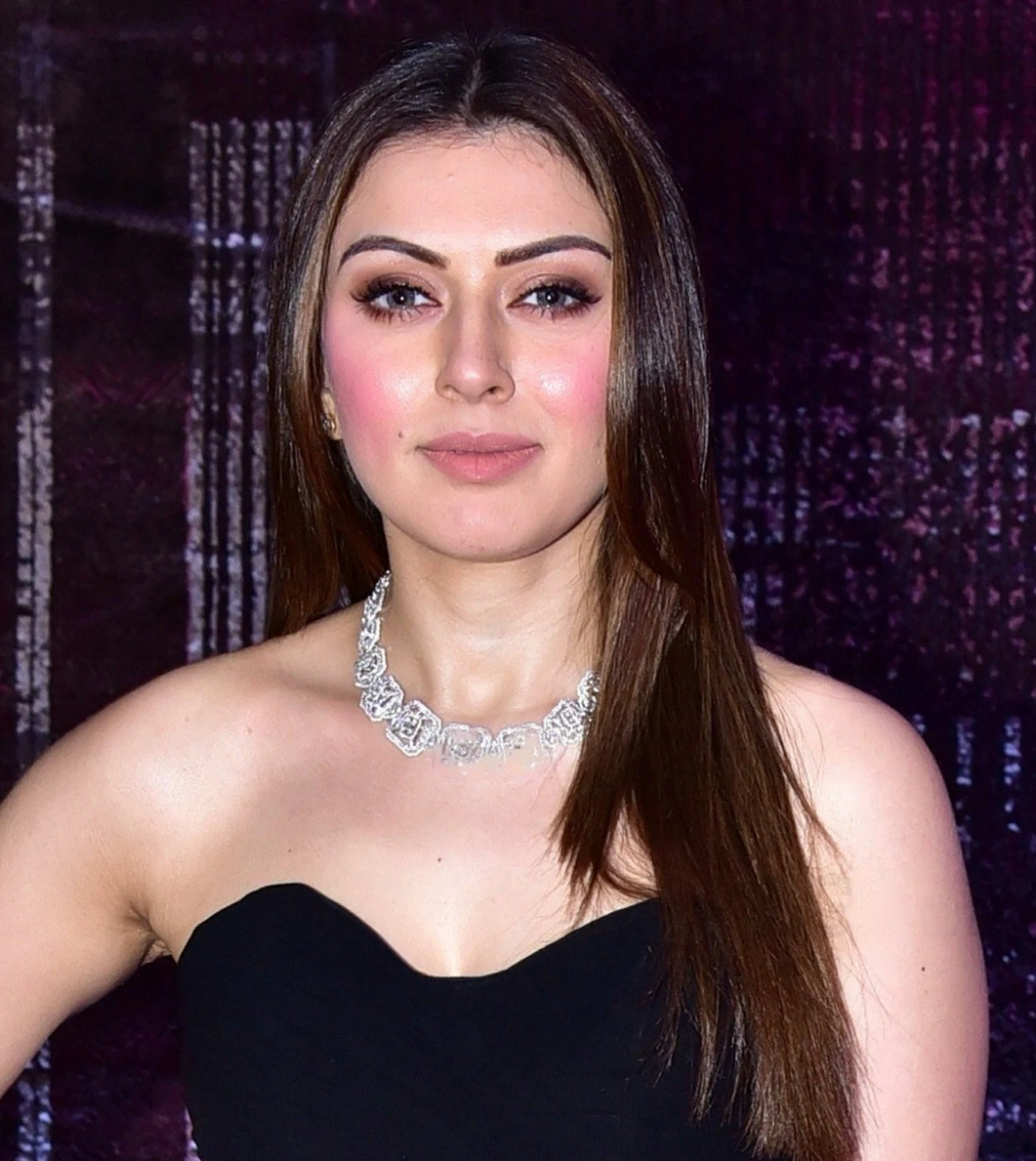 Hansika Motwani at HELLO! Hall of Fame Awards 2023 (1) (cropped)