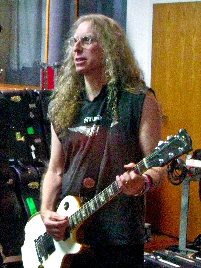 Waddy Wachtel 2009 (cropped)