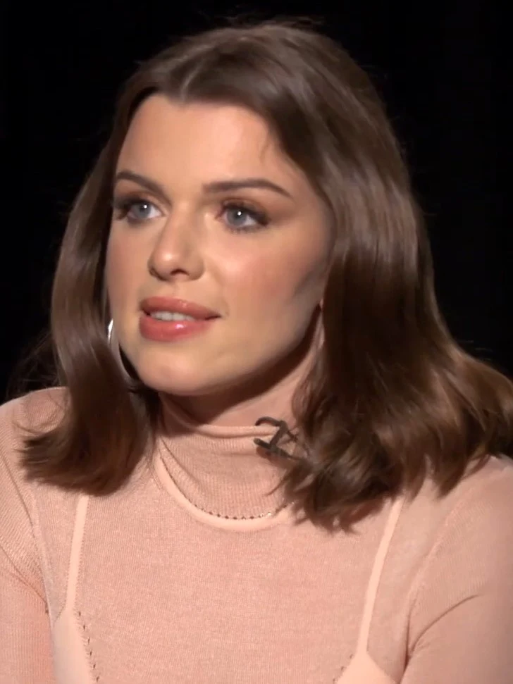 Julia Fox 3