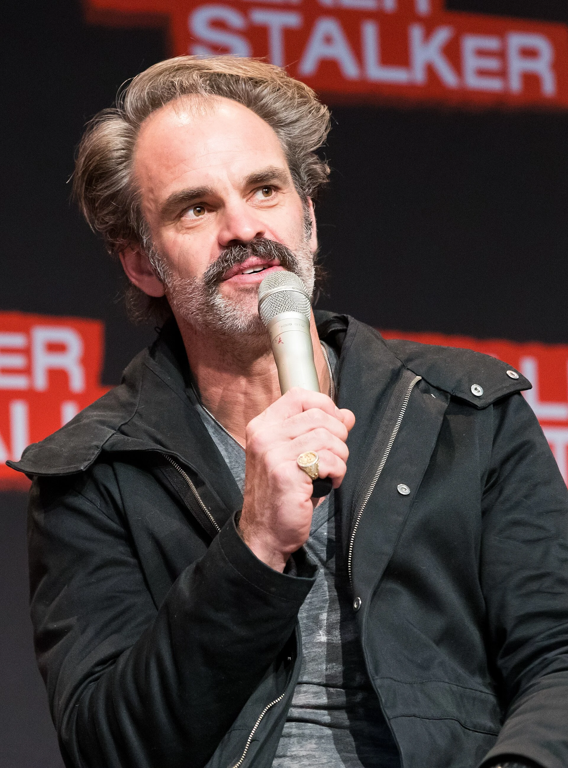 Steven Ogg - 2018076123859 2018-03-17 Walker Stalker Con - Sven - 1D X MK II - 0435 - AK8I8091 (cropped)