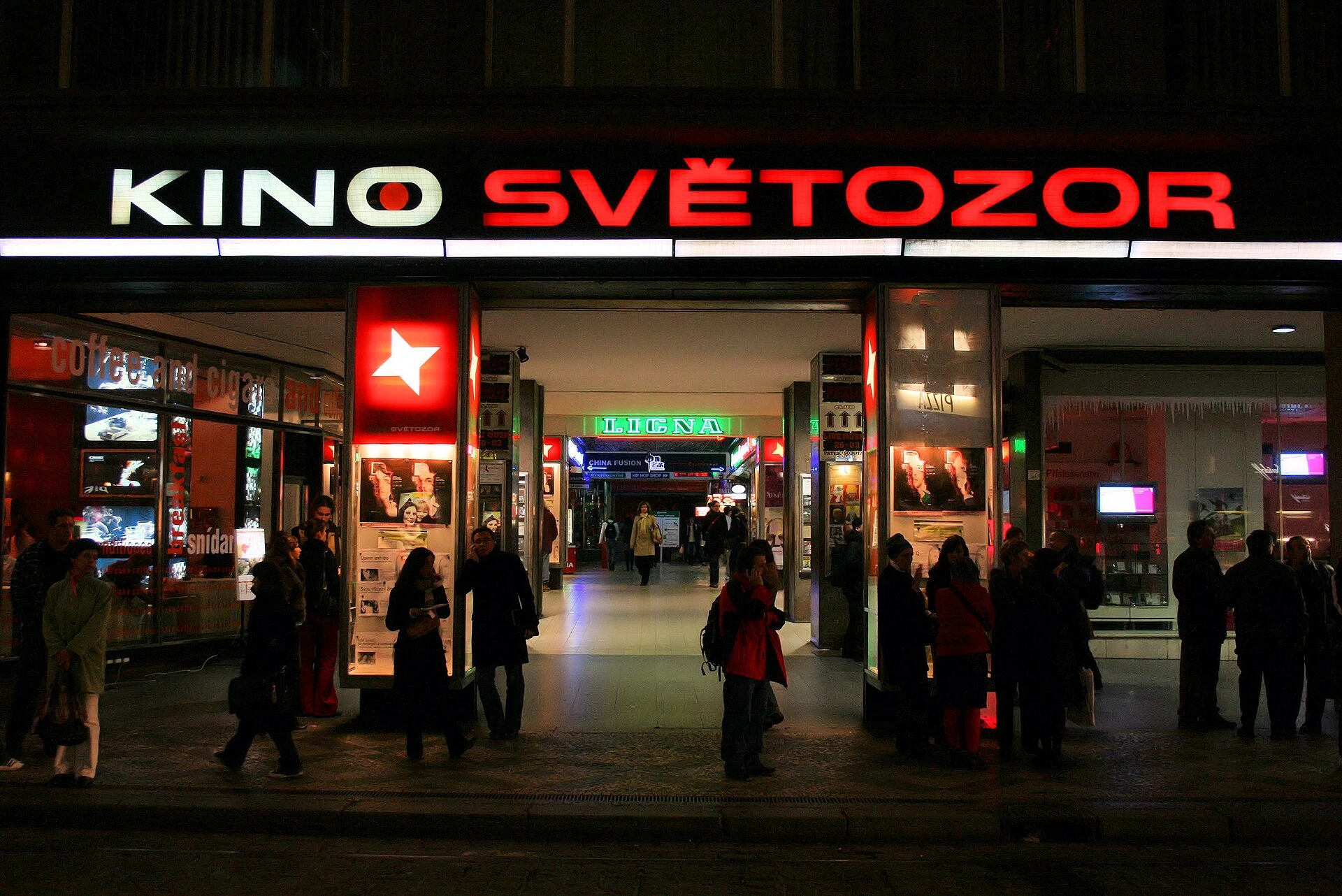 Cinema of the Czech Republic — Kino Světozor - večerní vchod do pasáže
