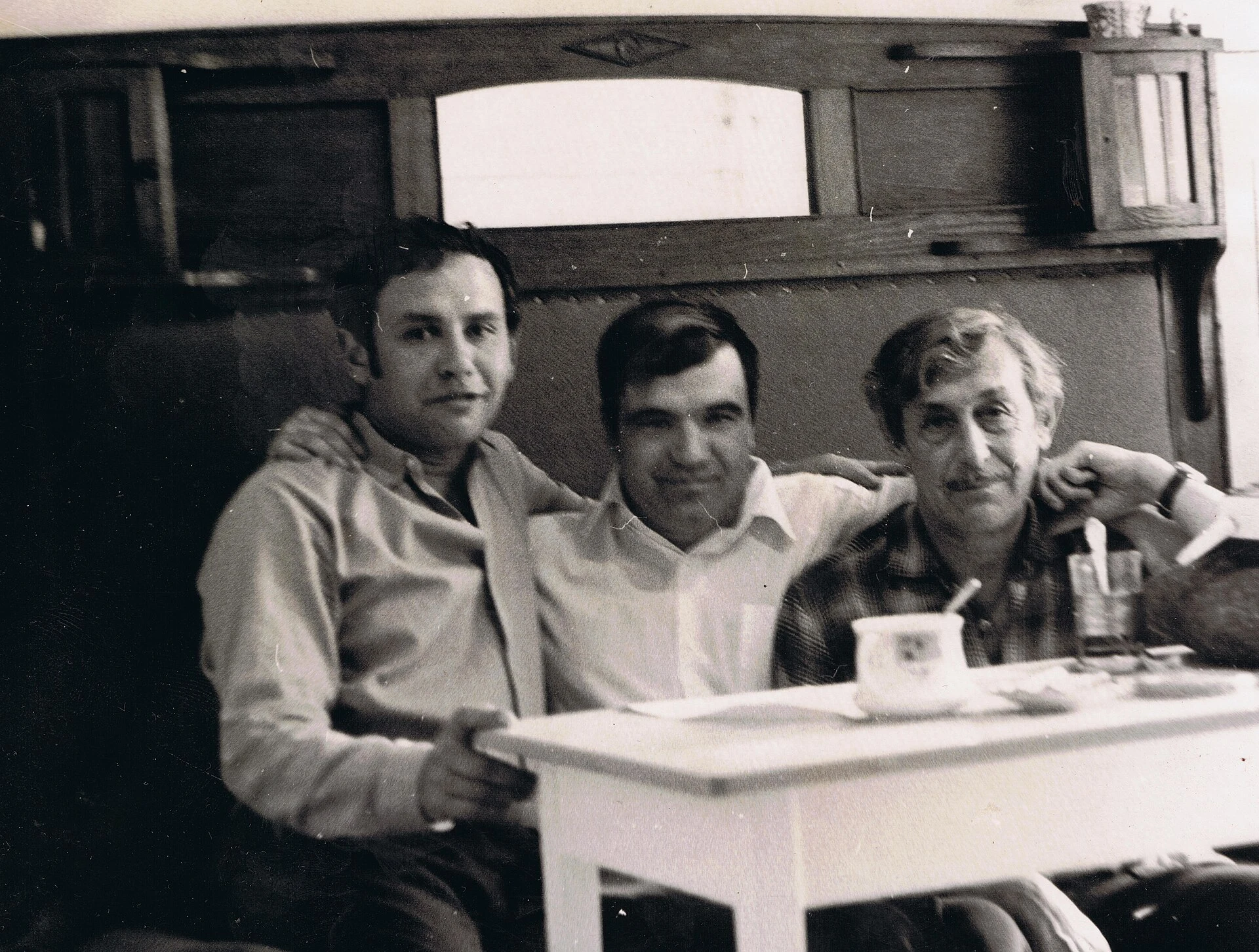 Gennady Shpalikov — Виктор Кондырев, Геннадий Шпаликов, Виктор Некрасов, Киев, 1974 (cropped)